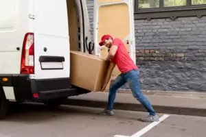 man-loading-packages_23-2148590684.webp